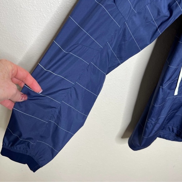 New Balance Navy Windbreaker Large - Picture 2 of 4